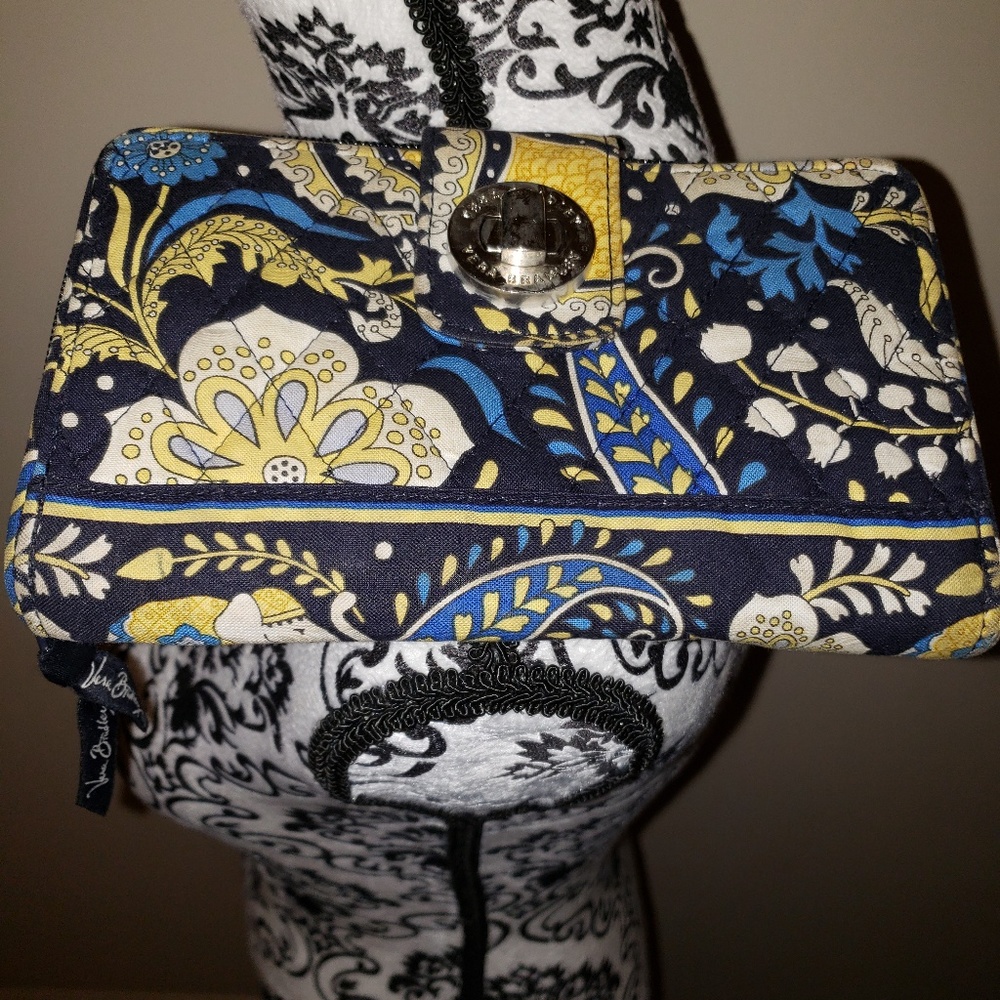 SOLD!!! Vera Bradley wallet - Picture 1 of 4